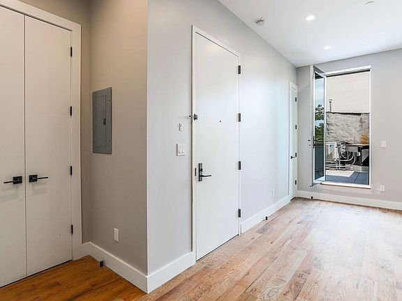 4th image of 862 Dekalb Ave APT 18