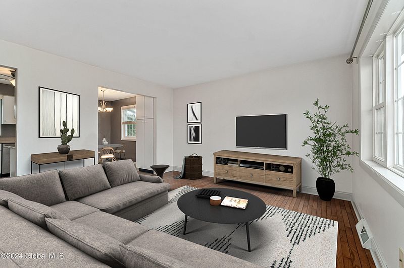 2nd image of 11 Magnolia Circle