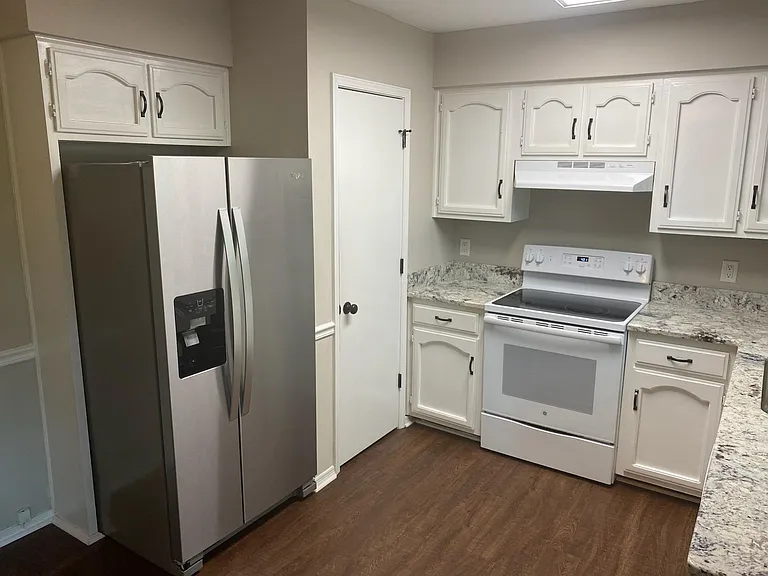 36 W Paris St — Photo 20