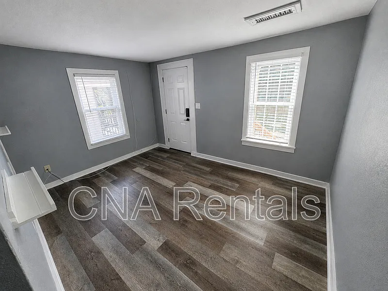 2 bed, 1.0 bath, $1,800 — Photo 4