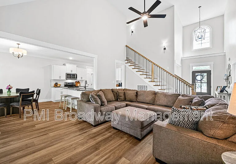 181 Sherlock Dr — Photo 5