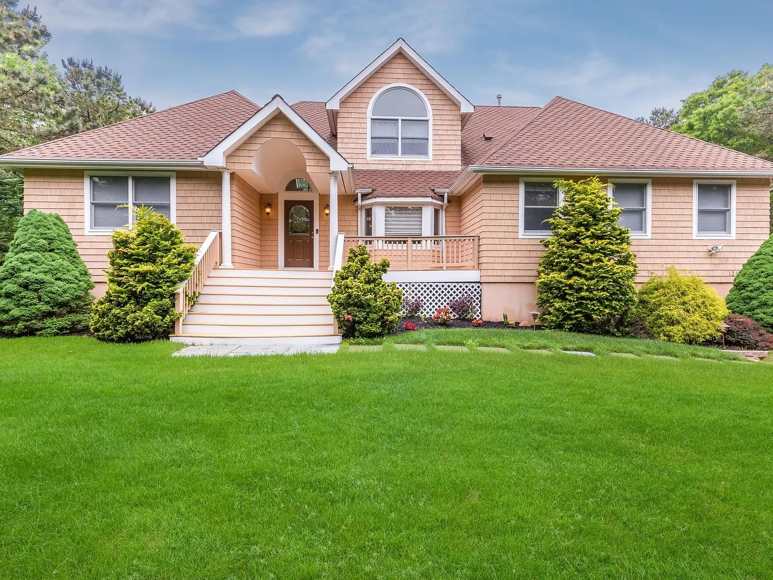 Chic Southampton Pines 5 bedroom with Heated Pool in East Quogue — Photo 1