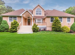 126 Malloy Dr, East Quogue, NY 11942