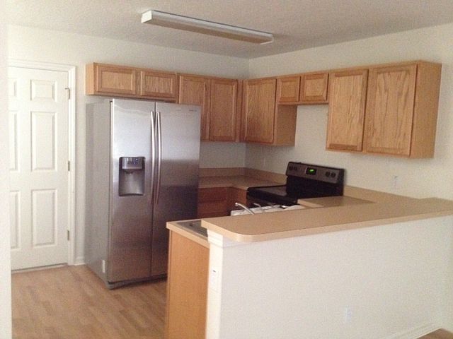 2nd image of 656 Cresting Oak Cir
