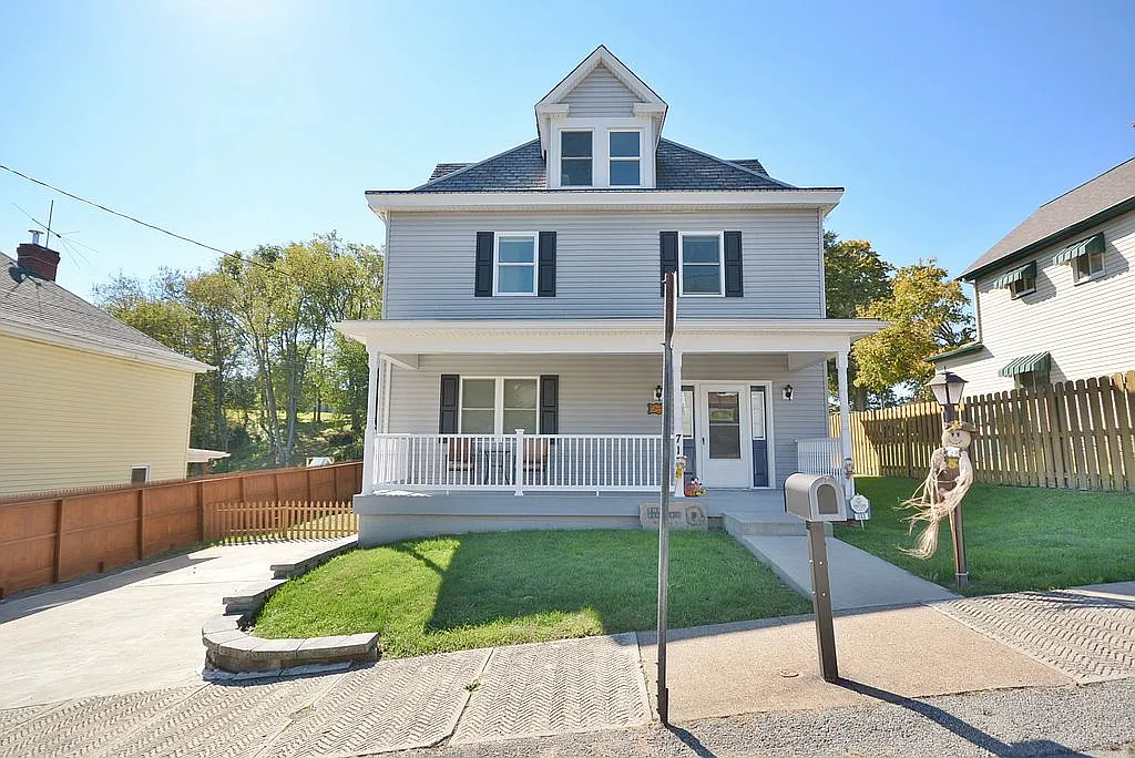 713 Harrison Ave photo 1
