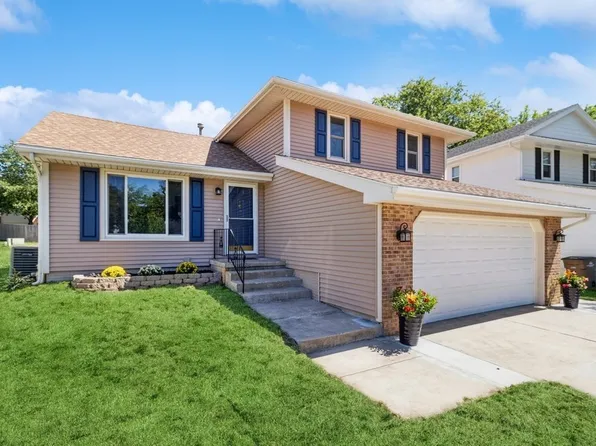 605 53rd Pl, West Des Moines, IA 50266