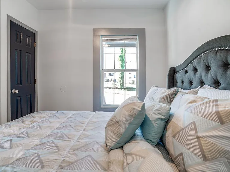 988 Coleman St SW — Photo 13