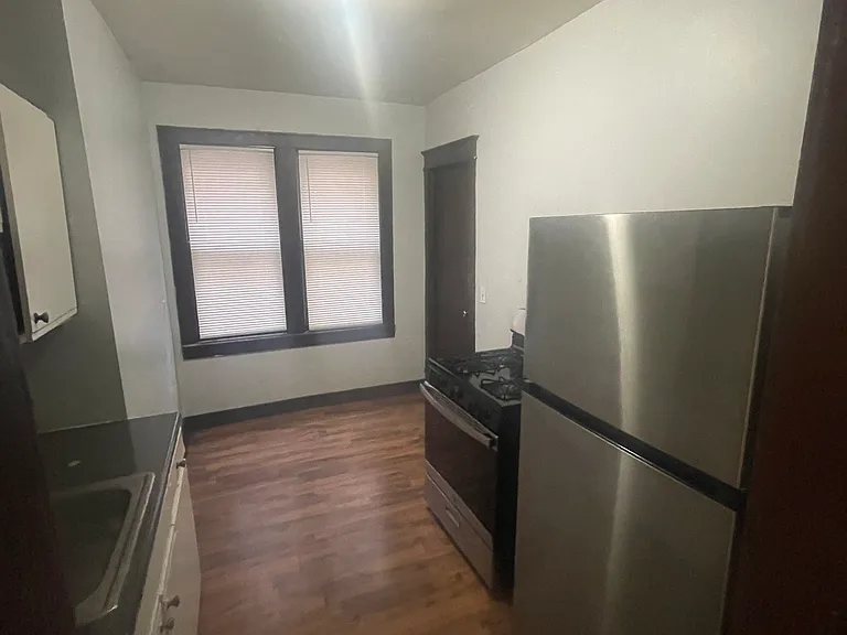 228 W Delavan Ave #LOWER FLOOR — Photo 10