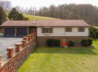 130 Garvas Ln, Youngwood, PA 15697