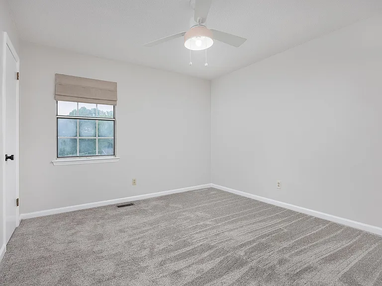7830 Cove Ridge Dr — Photo 26