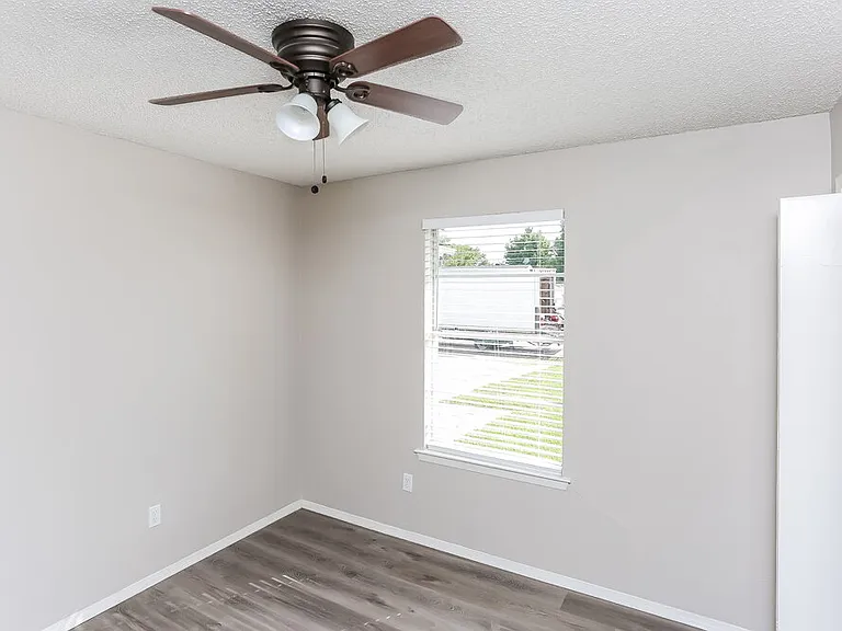 603 S Waxahachie St — Photo 12