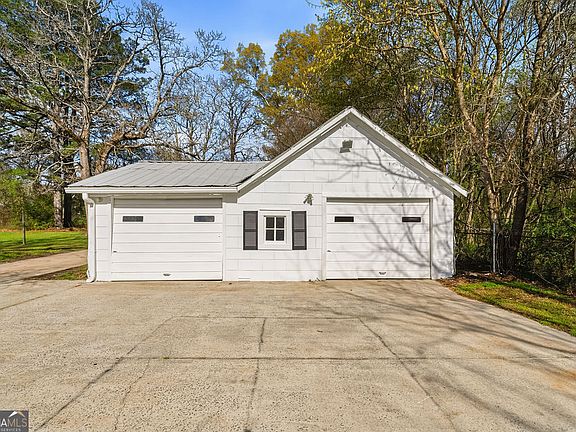 2nd image of 3311 Calhoun Rd NE