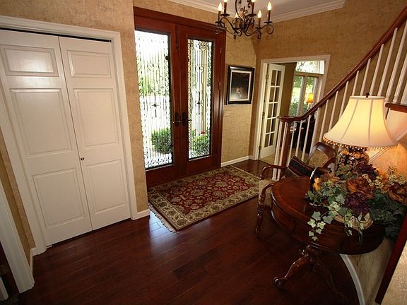 2nd image of 17 Scotch Pine Ct