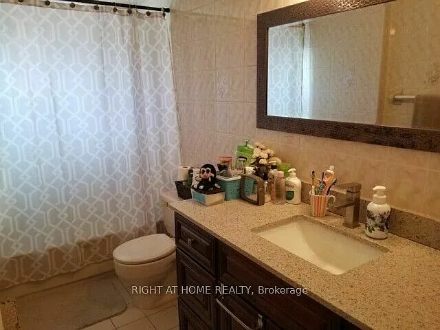 2406 Poplar Cres — Photo 18