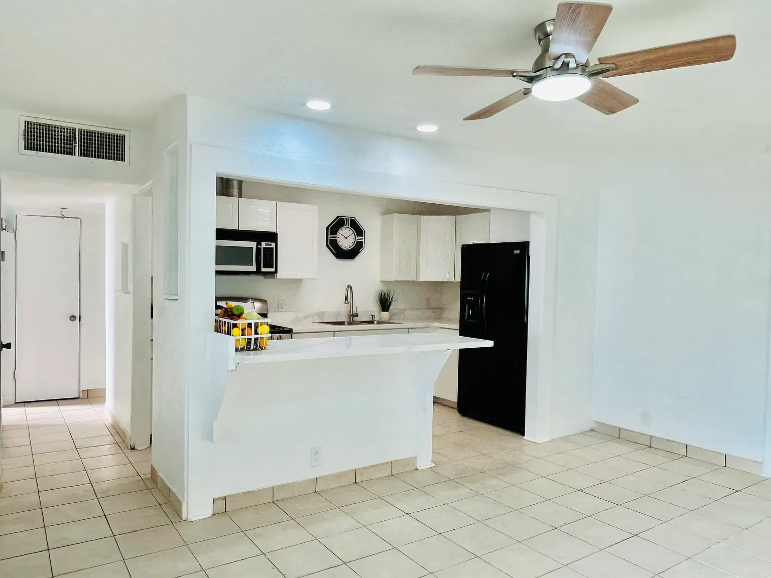 3 bed, 1100 sqft, $1,900 — Photo 4