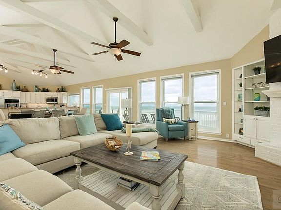 2nd image of 4223 Campeche Dr