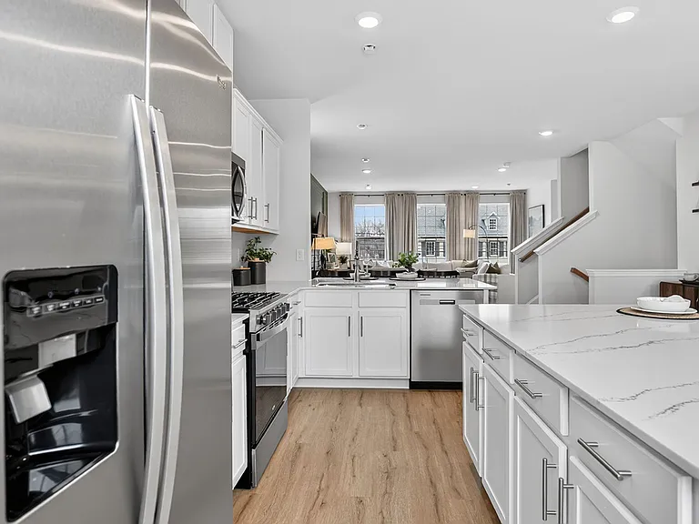 115 Spencer Ave — Photo 6
