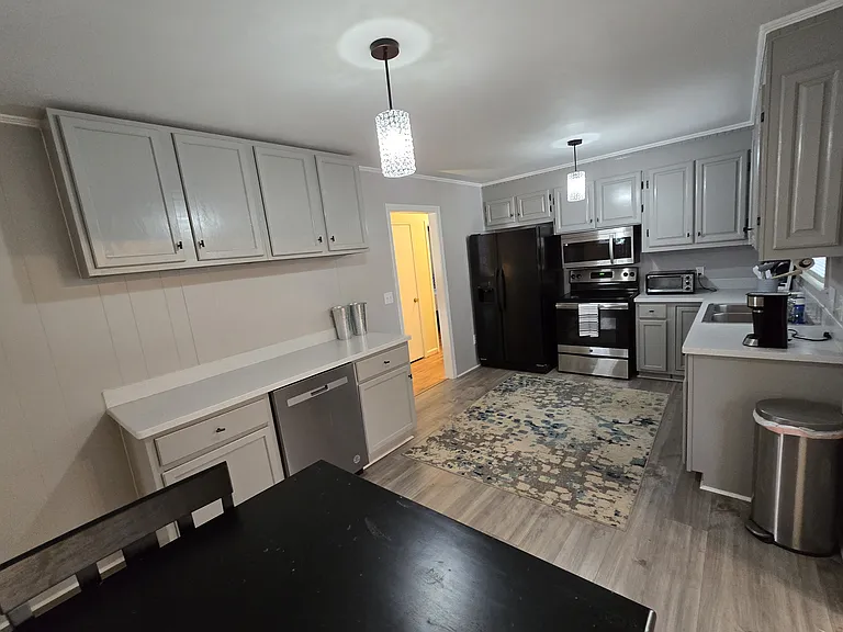 242 W Castle Dr — Photo 9