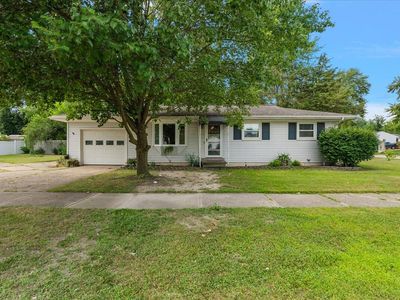 296 Donna Dr SE, Lowell, MI, 49331