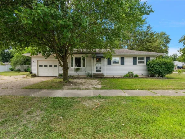 296 Donna Dr SE, Lowell, MI 49331