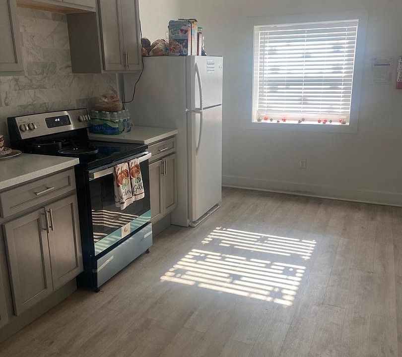 2nd image of 3067 Potter St