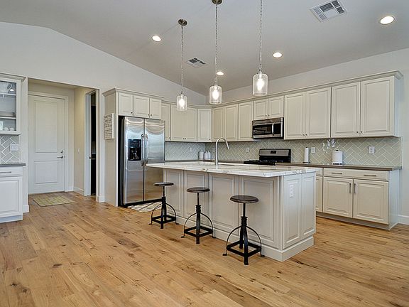 2nd image of 1833 E Turney Ave
