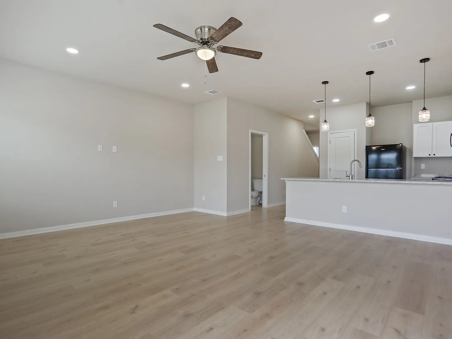 3 bed, 2.5 bath, 1325 sqft, $1,500 — Photo 3