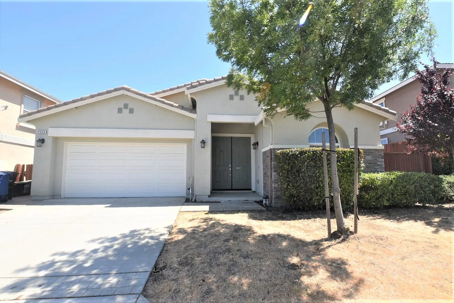 2558 Tampico Dr photo 1