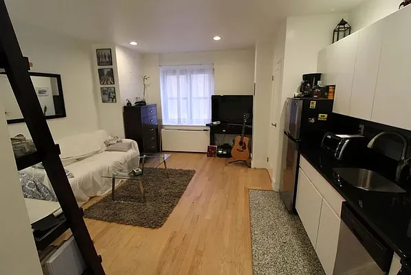 Rented by Mossanen Group | media 12