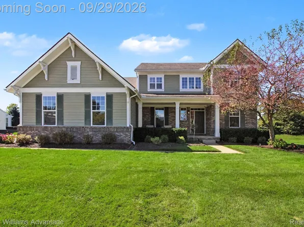 26393 Creekside Dr, New Hudson, MI 48165