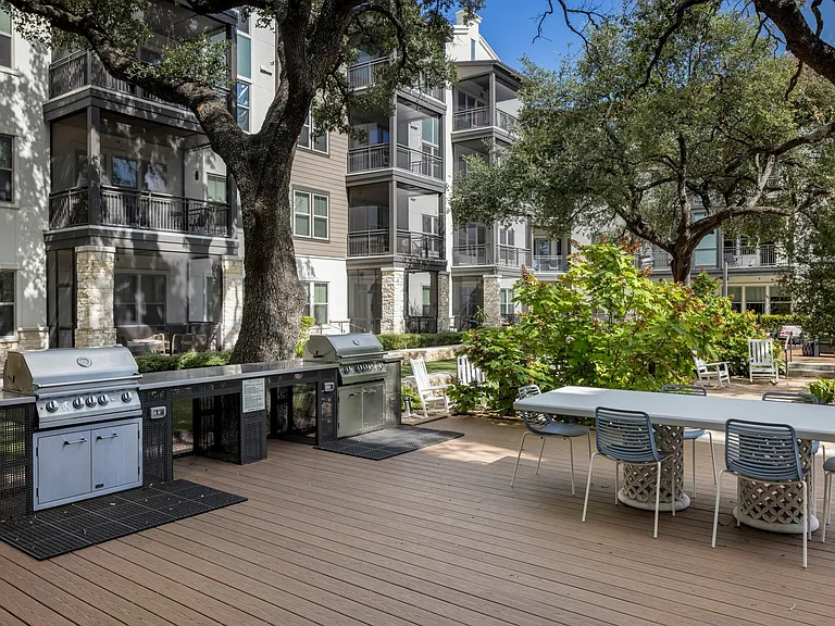 Lakeline_amenity_grill station_LG-1
