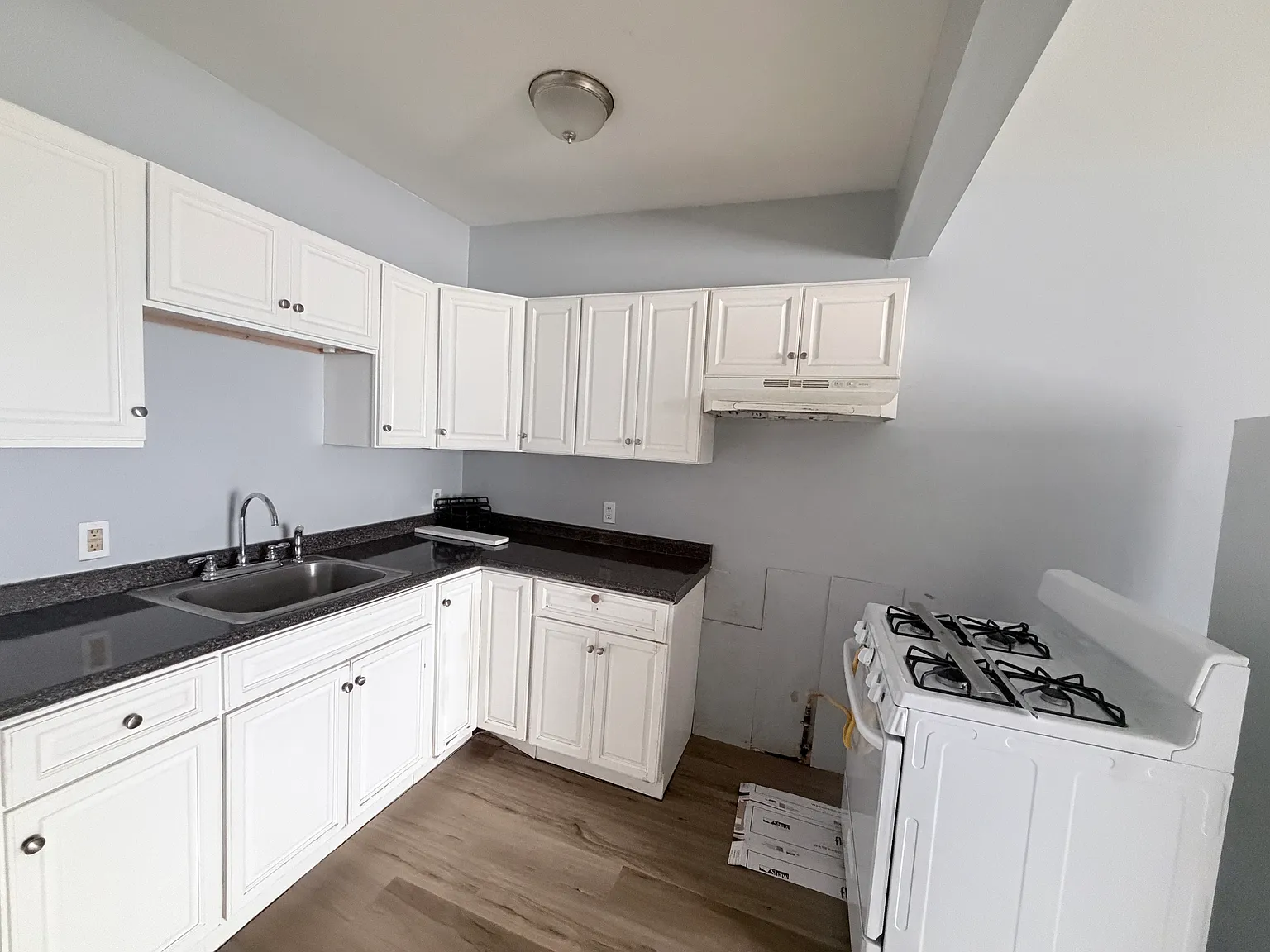 3 bed, $1,950 — Photo 2