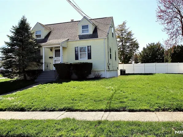 37-17 Jasper Rd, Fair Lawn, NJ 07410