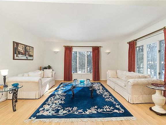Living room vaulted ceiling