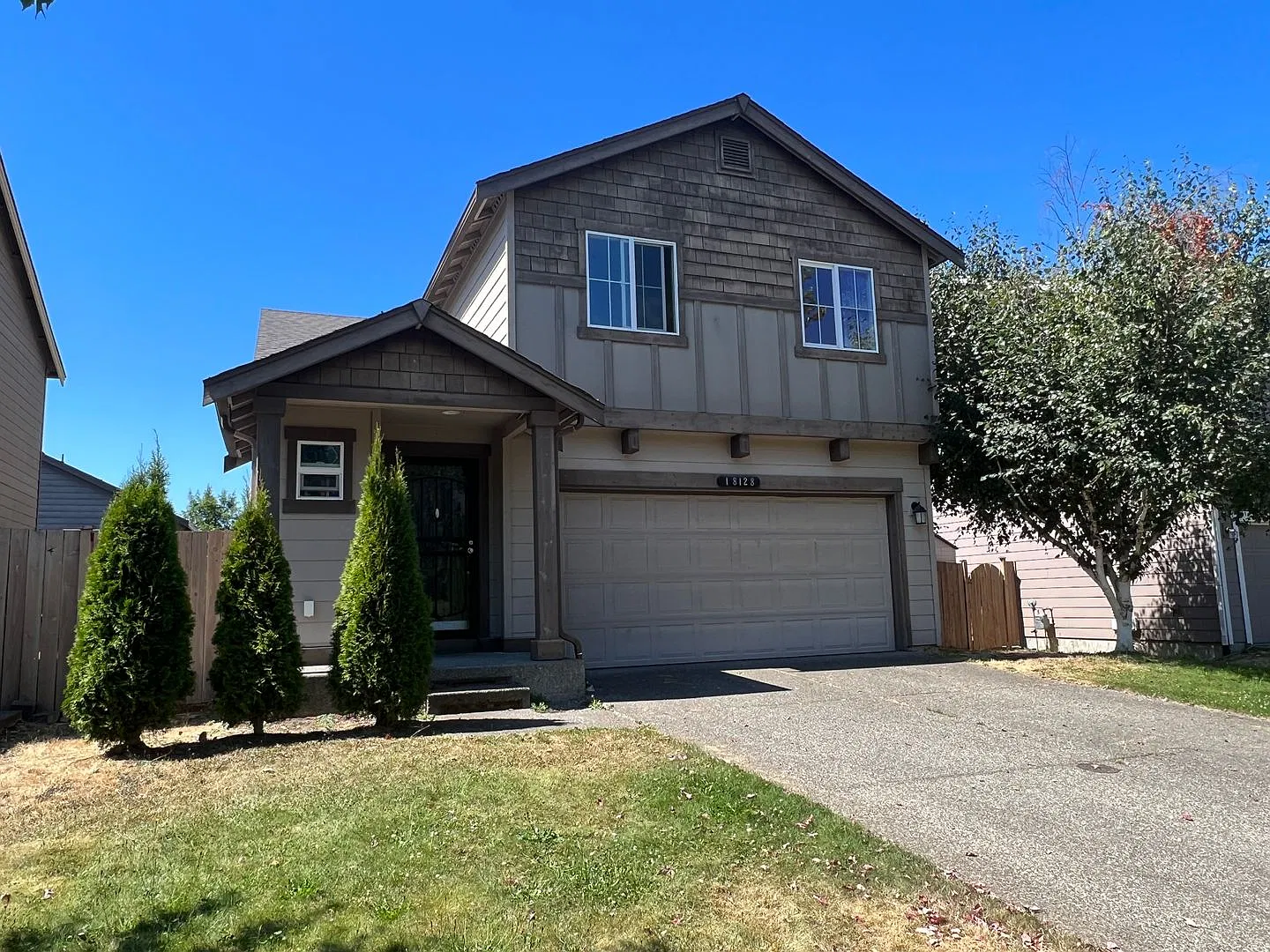 Beautiful 4 bedroom Home in Frederickson Estates Community! — Photo 2