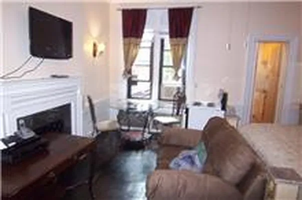 Rented by Sir Realty | media 128