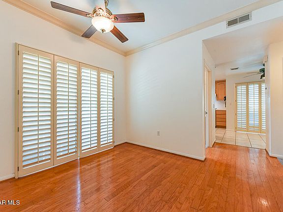 3rd image of 13030 Moorpark St #1