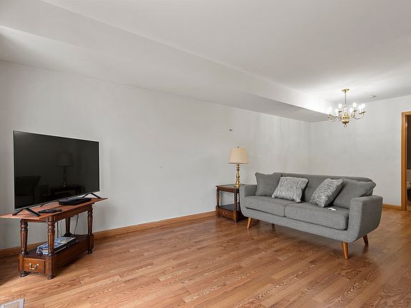 5th image of 9947 Cambridge Dr #C