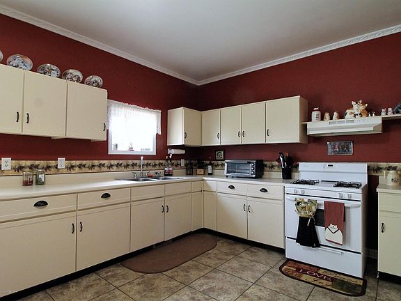 4th image of 538 Bentley St