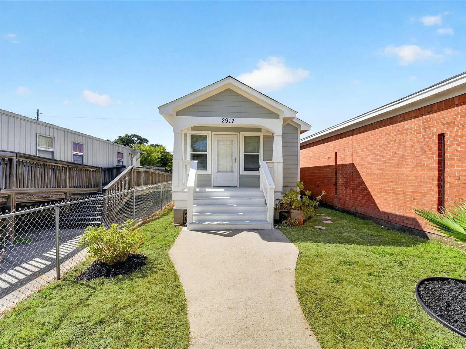 3 bed, 1.0 bath, 1404 sqft, $2,300 — Photo 1