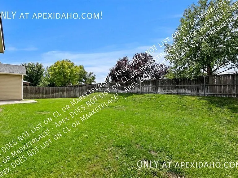 3851 N Lezana Ave — Photo 34