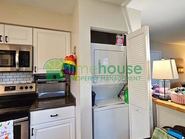 840 W 43rd St #B — Photo 10