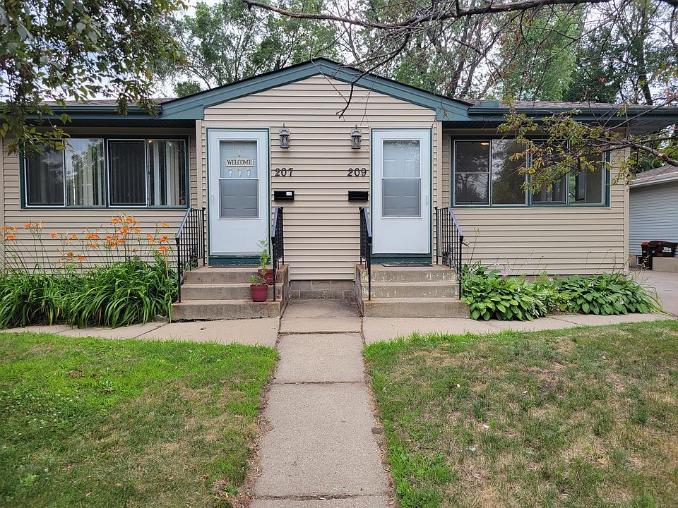 1st image of 207 Poplar St W