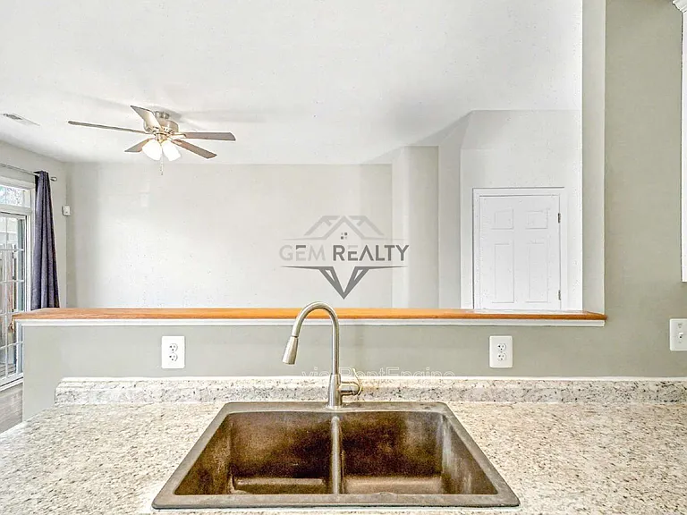 5218 Drakes Ct — Photo 11