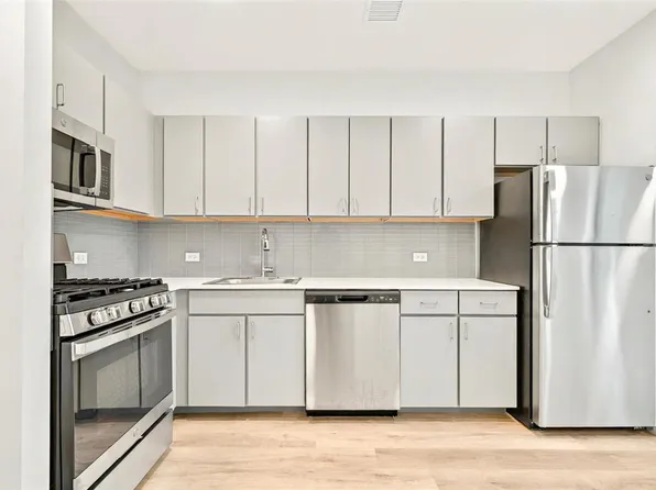 1731 Lacombe Avenue image 12 of 23