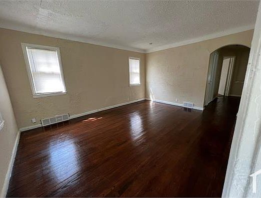 3rd image of 9951 Marlowe St