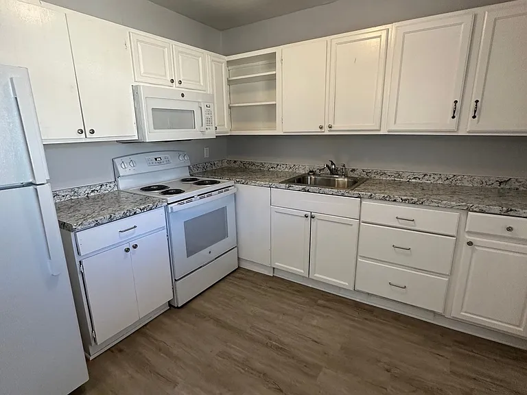 1022 1st Ave — Photo 3