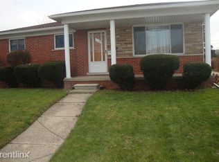 8622 Potomac Ave, Center Line, MI 48015