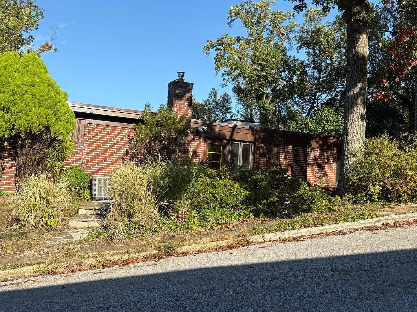 Cozy 3BD/2BA Detached Home w/ Sunroom in Mt Washington, MD! — Photo 2