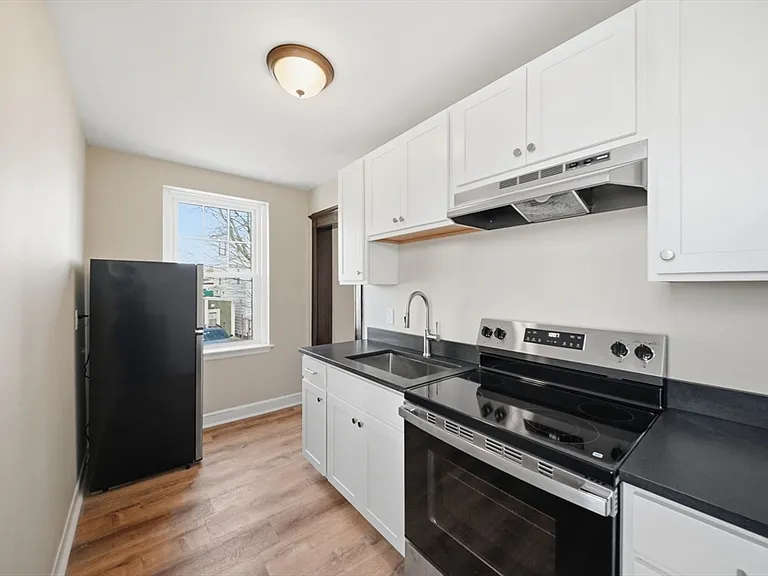 39 Richardson Ave #12 — Photo 5